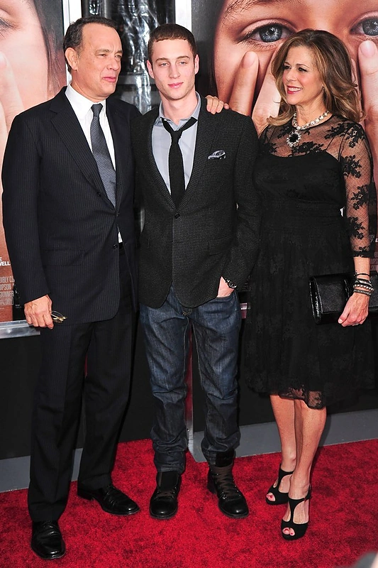 Tomas Hanksas ir Rita Wilson su sūnumi Chesteriu