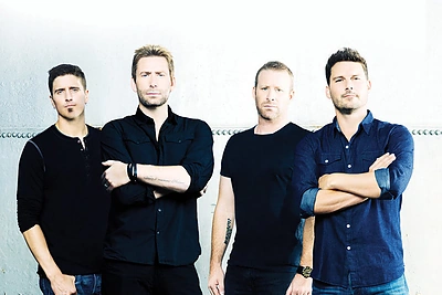 Po savaitės Kauną drebinsiantys rokeriai „Nickelback“ galingai pradėjo gastroles Europoje