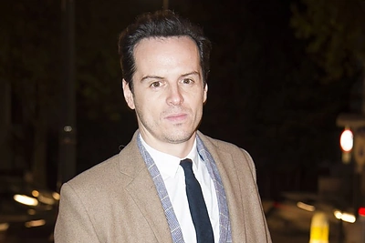 Naujame filme apie Džeimsą Bondą piktadarį įkūnys „Šerloko“ žvaigždė Andrew Scottas