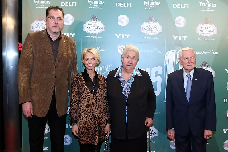 Arvydas ir Ingrida Saboniai, Milda Sabonienė ir Valdas Adamkus / Teodoro Biliūno / BNS nuotr.