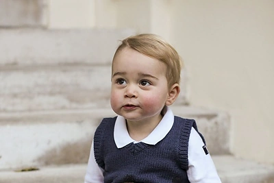 Tokio mielo jo dar nematėte: princas George‘as pozavo kalėdinėms nuotraukoms