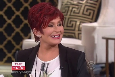 Sharon Osbourne eterio metu iškrito dantis