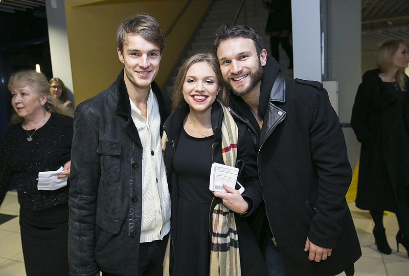 Agota Mašnauskaitė su draugu Romu ir Vaidas Baumila