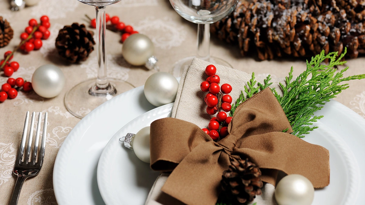 Kalėdų stalo serviravimas.