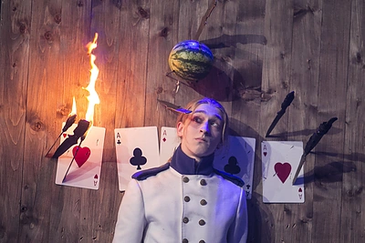 Žiūrovai pasibaisėjo peilių mėtymu „Lietuvos talentuose“: vaikinui sužalotas pirštas