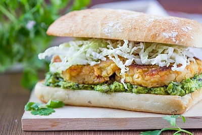 Ji24.lt receptų pasiūlymai – gardūs mėsainiai ir dešrainiai