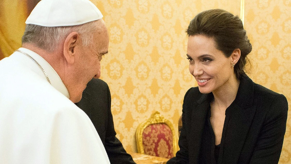 Angelina Jolie su popiežiumi Pranciškumi