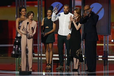 Ellen Pompeo atsiima apdovanojimą