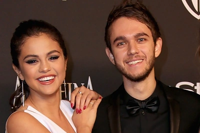 Selena Gomez kursto kalbas apie romaną su garsiu didžėjumi Zeddu