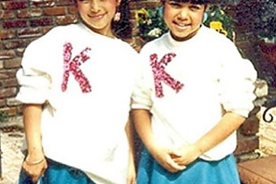 Kim Kardashian ir Kourtney Kardashian vaikystėje
