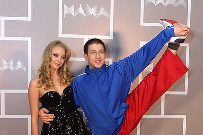 Sportinį kostiumą apsivilkęs Marius Repšys į M.A.M.A. šou atvyko su modeliu Karolina Toleikyte