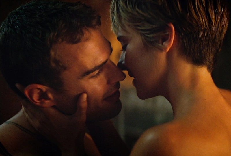 Theo Jamesas ir Shailene Woodley filme „Insurgentė“