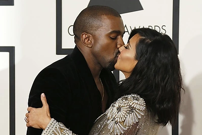 Ant „Grammy“ raudonojo kilimo – Kim Kardashian ir Kanye Westo jausmų proveržis