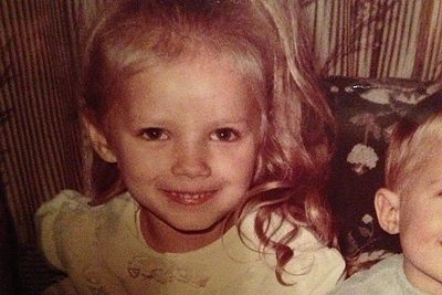 Nuotraukoje – garsi pramogų pasaulio atstovė vaikystėje: ar atpažįstate?