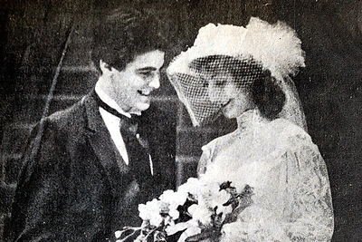 Paviešinta 19-mečio George'o Clooney nuotrauka iš vestuvinių drabužių reklamos