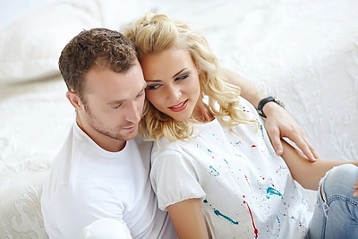 Santykių ekspertai pataria: į ką reikėtų atkreipti dėmesį, susipažinus su nauju žmogumi?