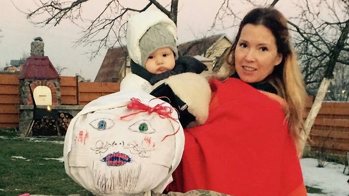 Gintarė Karaliūnaitė-Canuel su dukra Sofija