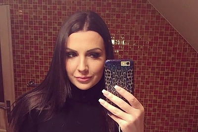 Monika Šedžiuvienė kardinaliai pakeitė plaukų spalvą – blondinė tapo brunete