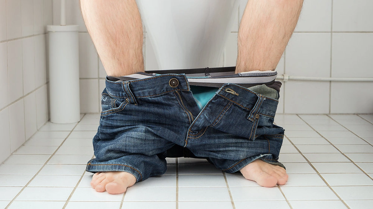 Vyras tualete / „Shutterstock“ nuotr.