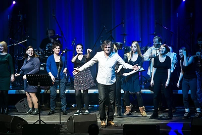 Emiro Kusturicos koncerte Vilniuje – atsispaudimai scenoje ir šokiai su gerbėjomis