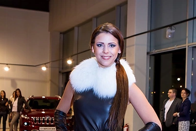 Italijoje susižadėjusi „4 Roses” narė Dileta Meškaitė tapo kailių kolekcijos modeliu