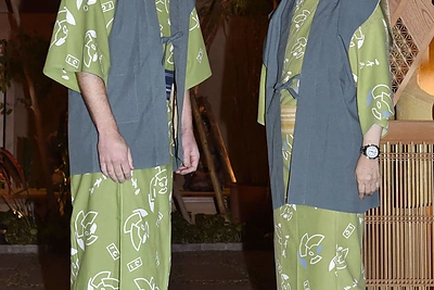 Princas Williamas Japonijoje pasimatavo samurajaus aprangą