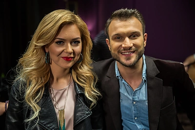 Dienos šviesą išvydo eurovizinės dainos „This Time“ vaizdo klipas, jame – ir gėjų bučinys