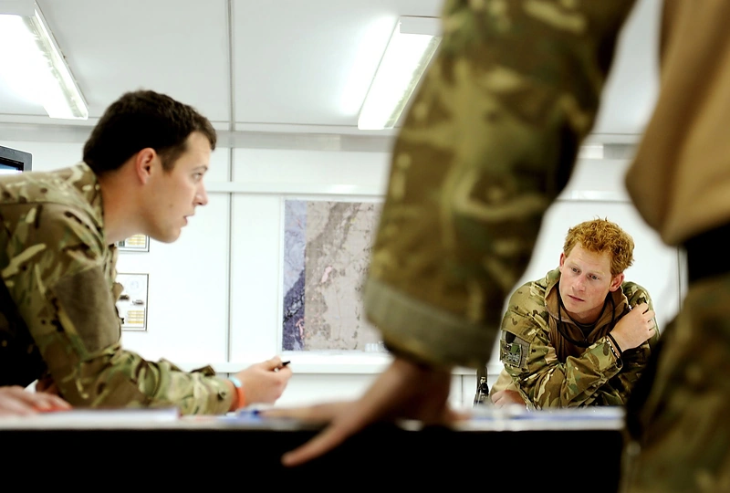 Princas Harry (dešinėje) Afganistane (2012 m.)