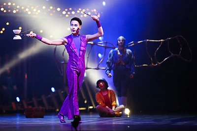 „Cirque du Soleil“ Vilniuje: neįtikėtini akrobatų stebuklai ir meilės scena su žiūrovais
