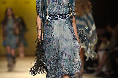 Etro 2015 m. pavasario-vasaros kolekcijos modelis