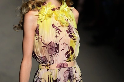 Matthew Williamson 2015 m. pavasario-vasaros kolekcijos modelis