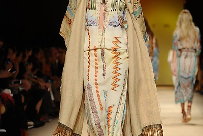 „Etro“ mados namų kolekcijos modelis (Milanas)