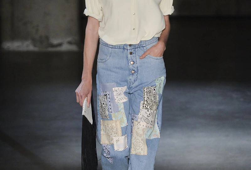 „Maison Martin Margiela“ mados namų kolekcijos modelis (Paryžius)