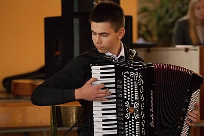 Įvertinkite: „Eurovizijos“ gerbėjas Vytenis Danielius dainą „This Time“ sugrojo akordeonu