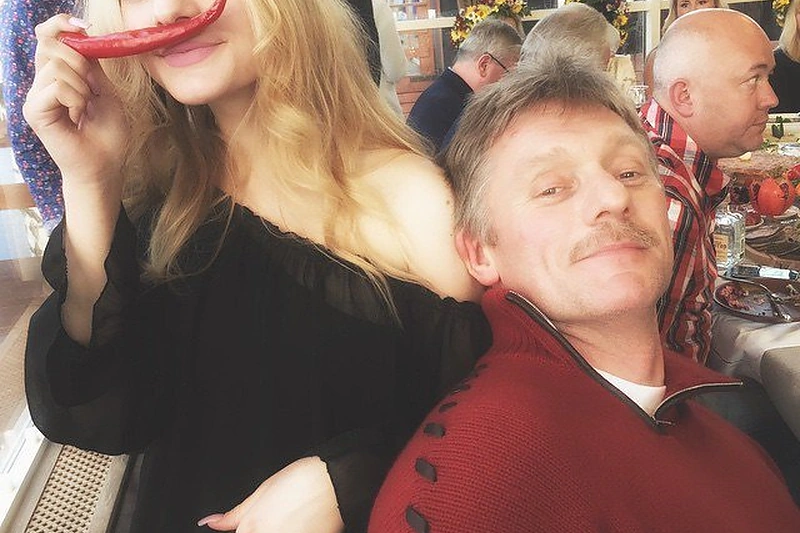 Jelizaveta Peskova ir jos tėvas Dmitrijus Peskovas