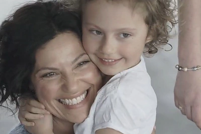 Eksperimentas užrištomis akimis: vaikai turėjo atpažinti savo mamą