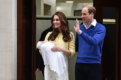 Kembridžo hercogienė Catherine ir princas Williamas su dukra / AFP/„Scanpix“ nuotr.