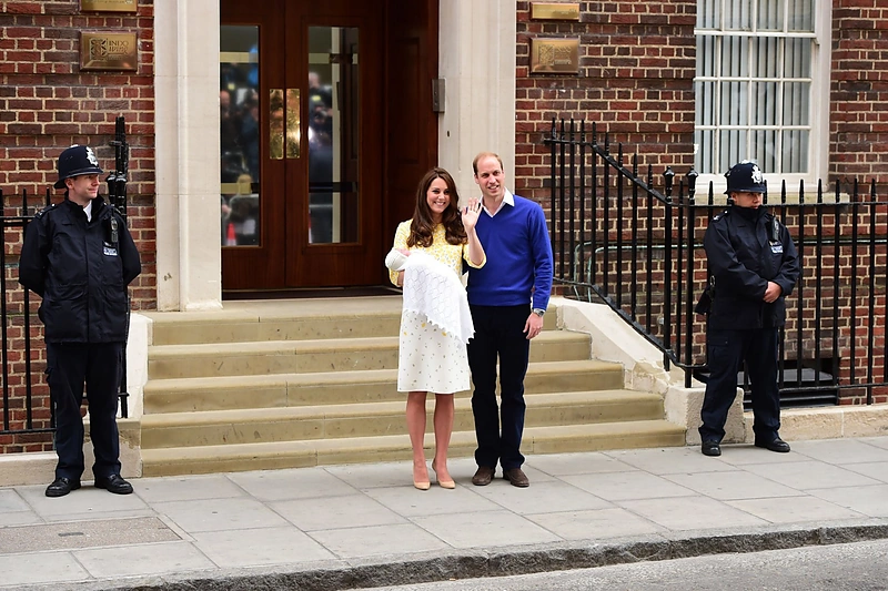 Kembridžo hercogienė Catherine ir princas Williamas su dukra