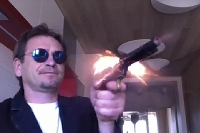 Marijonas Mikutavičius dainuojantį Saulių Prūsaitį nutildė šūviu: žiūrėkite video