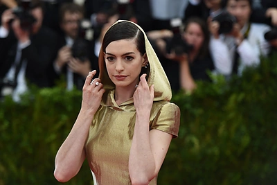 „Oskaro“ laureatė Anne Hathaway tapo mama – aktorė pagimdė sūnų