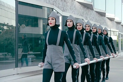 Įvertinkite: „The Chemical Brothers“ klipe „Go“ – sėkmės formulė su Q-Tip ir Michelu Gondry