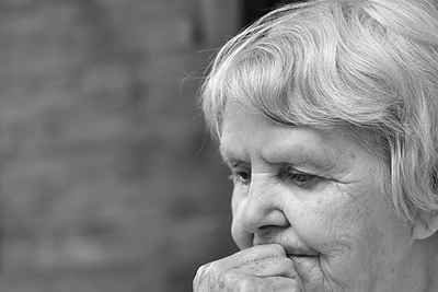 Džiuljetos laiškas mamai. „Paveikslas tavo toks šviesus – prie lango linksi žila galva viltim“