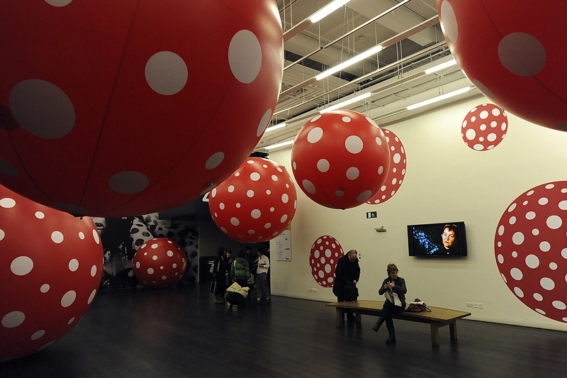 Momentas iš Kusamos parodos Londono „Tate“ galerijoje 2012 m. / Vida Press nuotr.