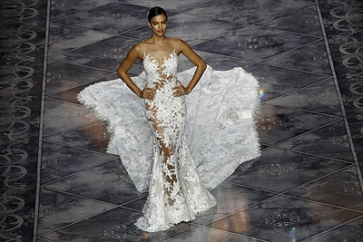 Rusų modelis Irina Shayk Barselonos mados savaitėje virto kerinčia nuotaka