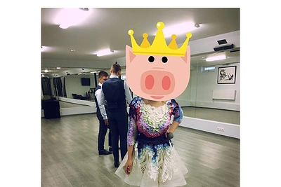 Eurovizinių kostiumų kritikams Monika Linkytė atsikirto su humoru: „Gal dabar geriau?“