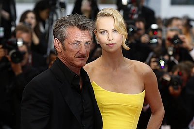 Aktoriai Seanas Pennas ir Charlize Theron pasuko skirtingais keliais