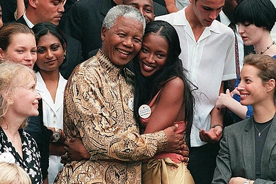 Nelsonas Mandela ir Naomi Campbell (1998 m.) / AFP/„Scanpix“ nuotr.