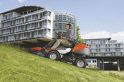 „Rider“ traktoriukas visais varomais ratais užkopia i stačius šlaitus