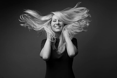 „Sidabrinei gervei“ Giedrė Žickytė puošis ir Juozo Statkevičiaus suknele, ir džinsais