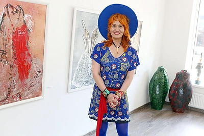 Grafikės Jūratės Rekevičiūtės virtualios parodos pristatyme – lėktuvas